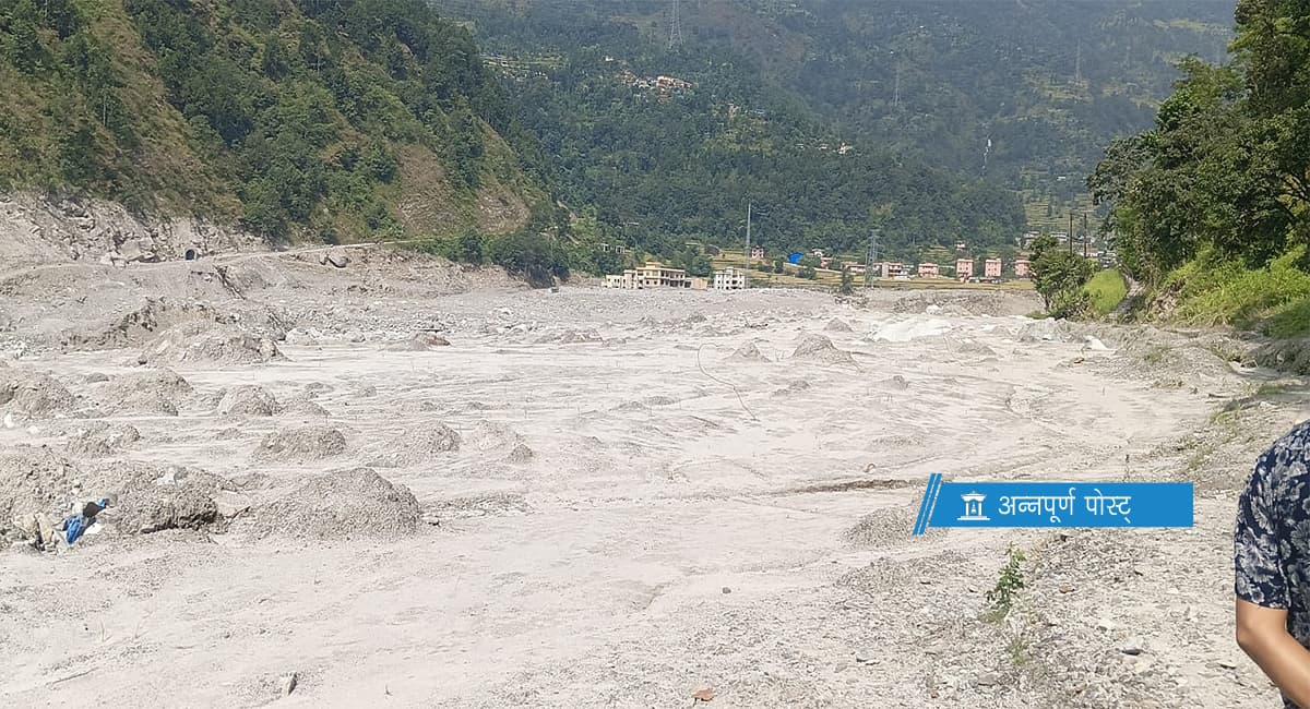 भोटेकोशी बाढीका कारण खेतीयोग्य जमिन बगरमा परिणत (तस्बिरहरू)
