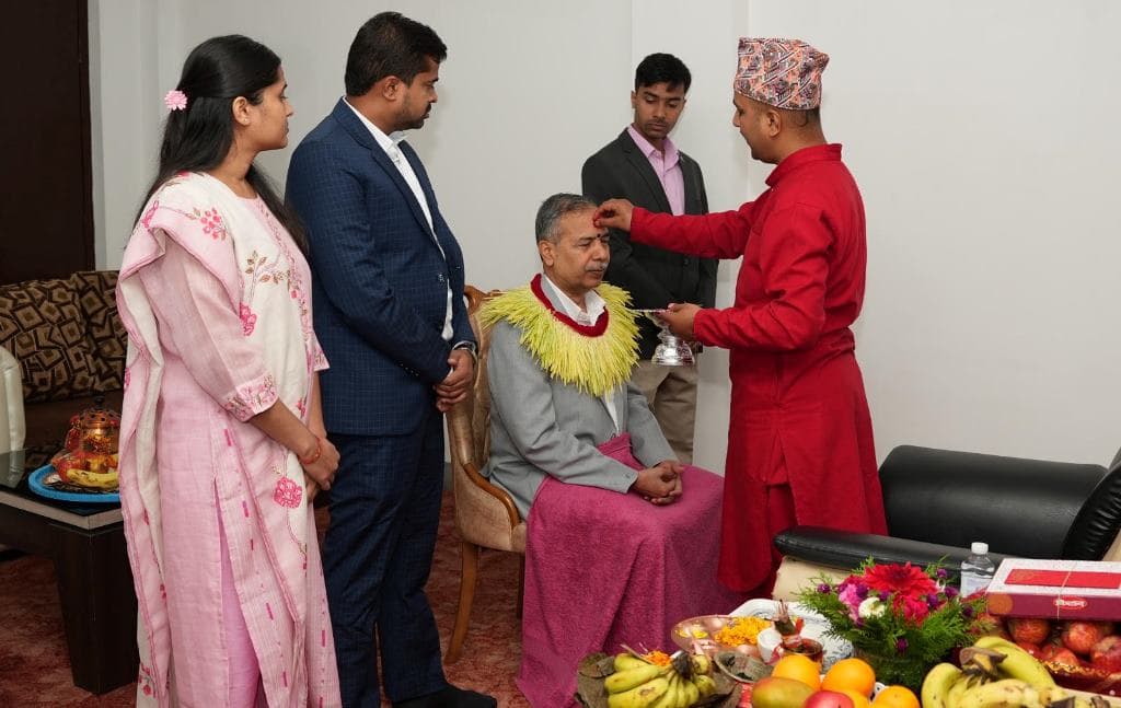 उपराष्ट्रपति यादवद्वारा बडादसैंको टीका ग्रहण