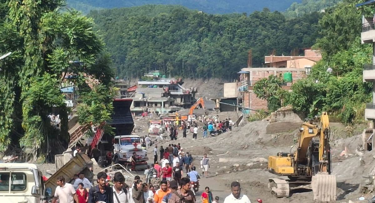 बाढीको पीडामाथि महंगो भाडाको मार, नुवाकोटका यात्रु हैरान