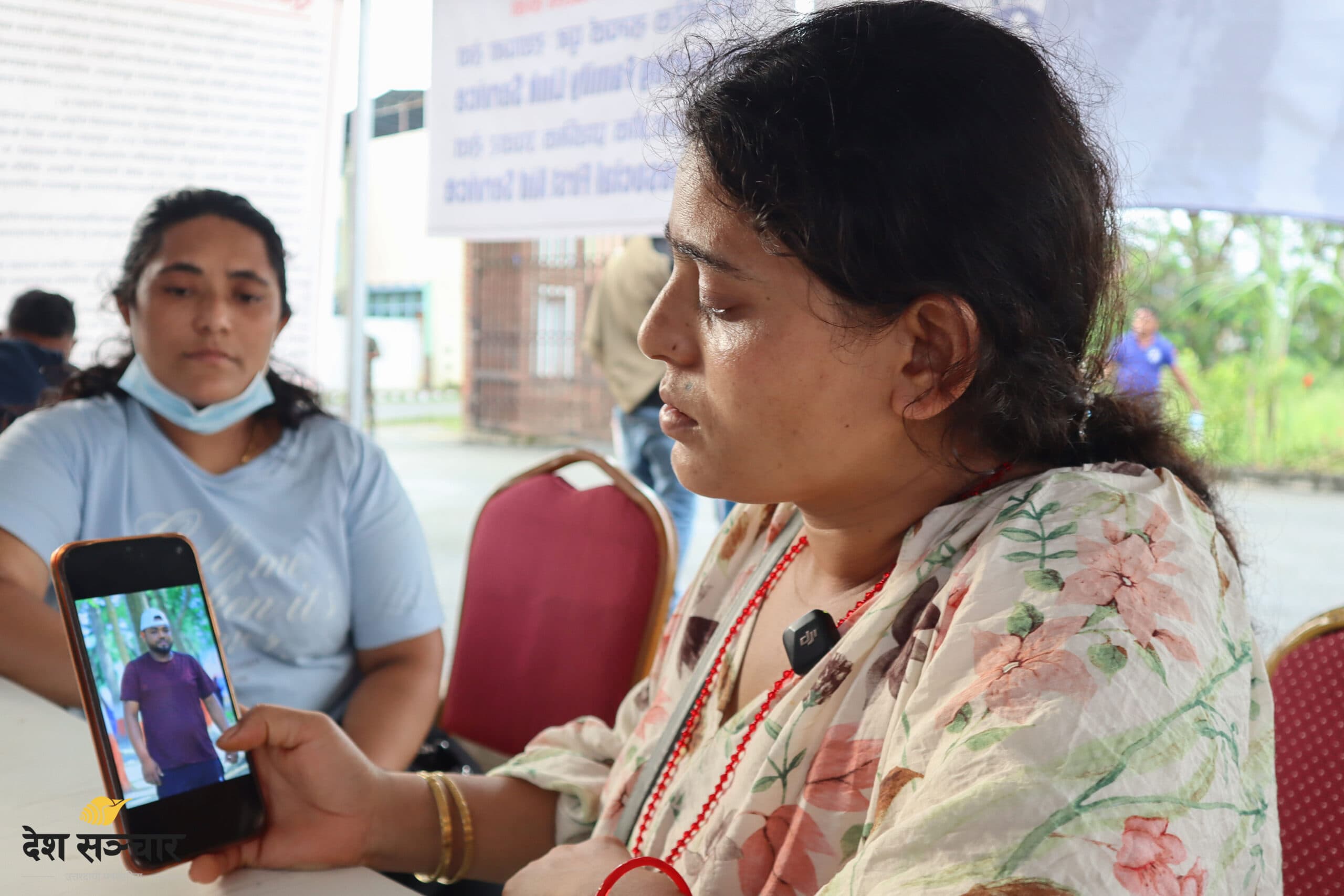 भोटेकोशीको बाढीले बगाएका श्रीमान् खोज्दै चितवन आइपुगेका गोमा र फूलमाया: ‘बाँचेका भए फोन गर्थे होलान्, अब लासकै भए पनि आश छ’