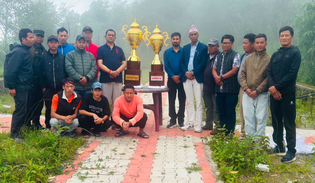 रोपाइँ जात्रा फुटबलको ट्रफी अनावरण