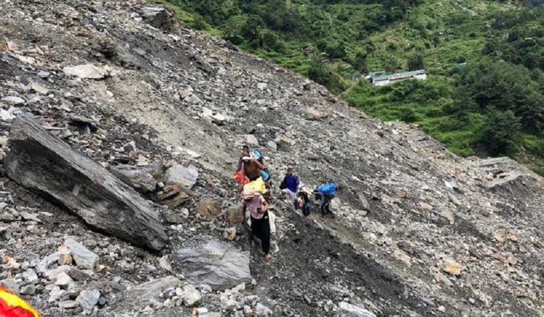तीन महिनादेखि सडक अवरुद्ध, जनतालाई सास्ती