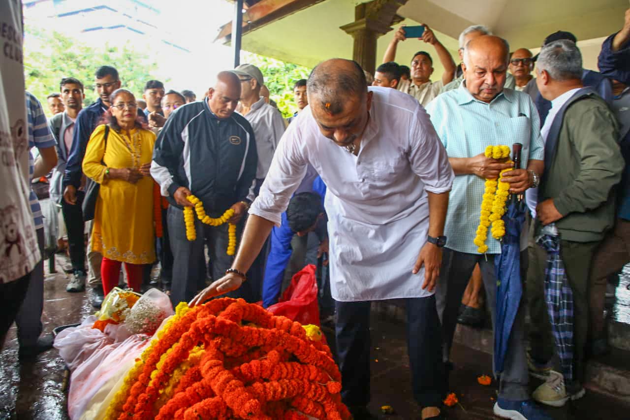 डा. देवेन्द्रराज पाण्डेको शव पशुपति आर्यघाटमा [तस्बिरहरू]