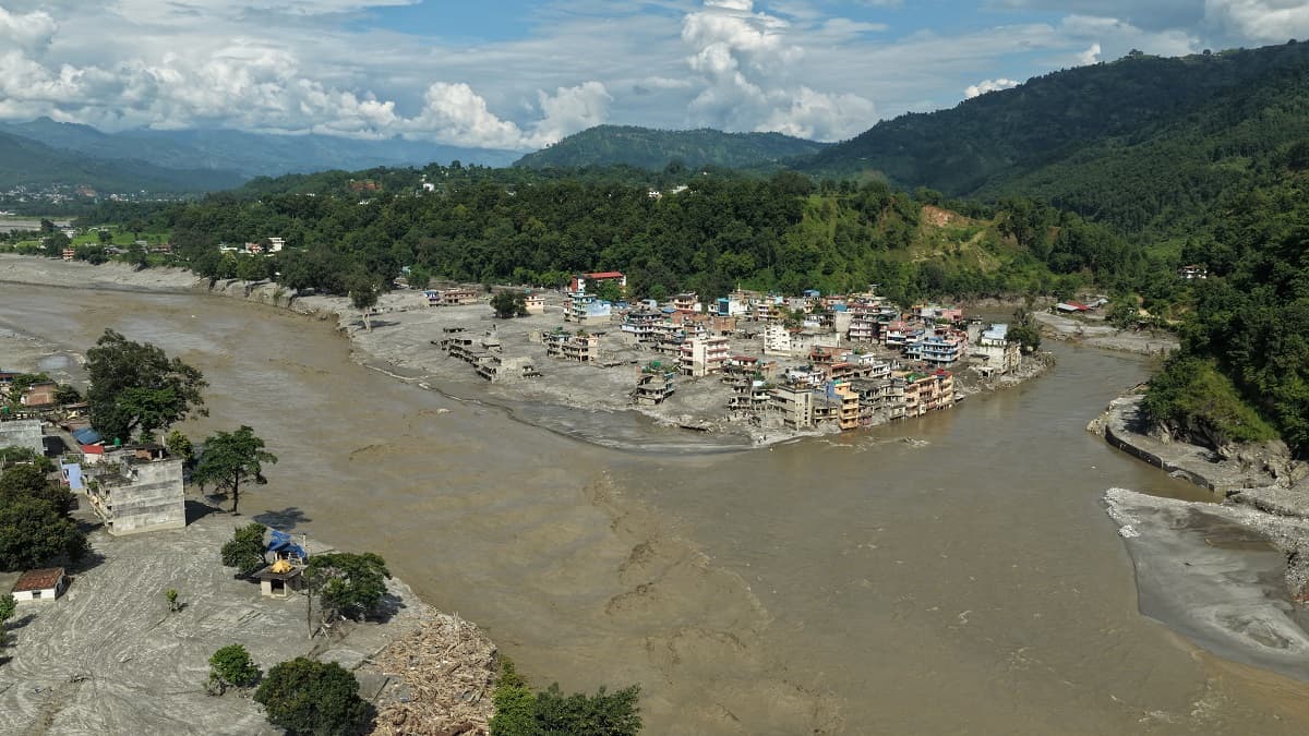 भोटेकोशी बाढीले बगायो १ हजार ८ सय ६ हेक्टर कृषियोग्य जमिन