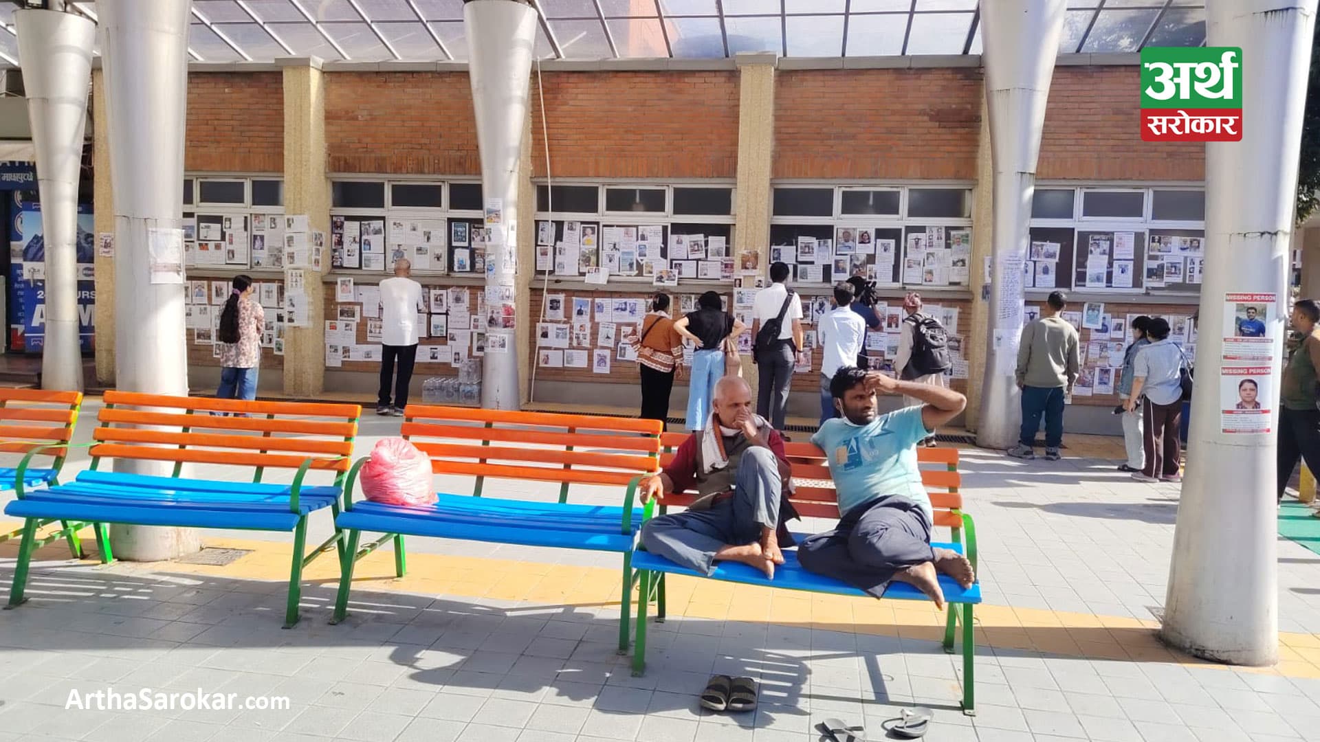 बाढीमा हराएका व्यक्तिहरूको फोटोले भरिए अस्पतालका भित्ता…! (तस्वीरहरु)