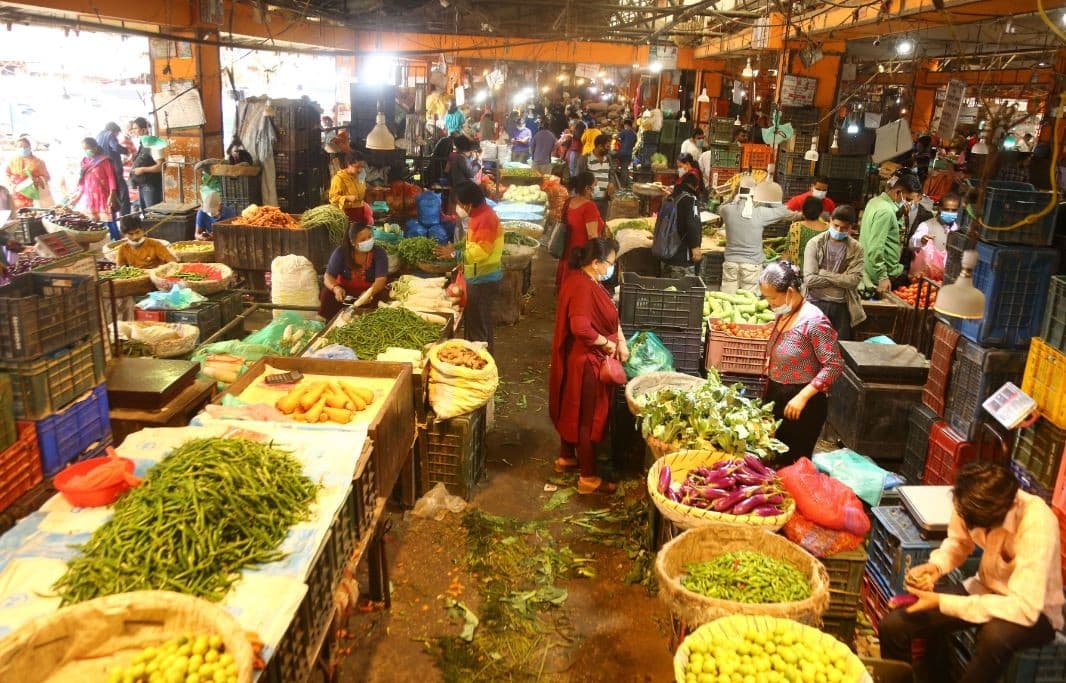 कालीमाटीमा काउली, ब्रोकाउली, च्याउ र प्याजको भाउ बढ्दा आलु, गोलभेँडा, केरा र कागती सस्तियो, कुनको मूल्य कति ? सूचीसहित