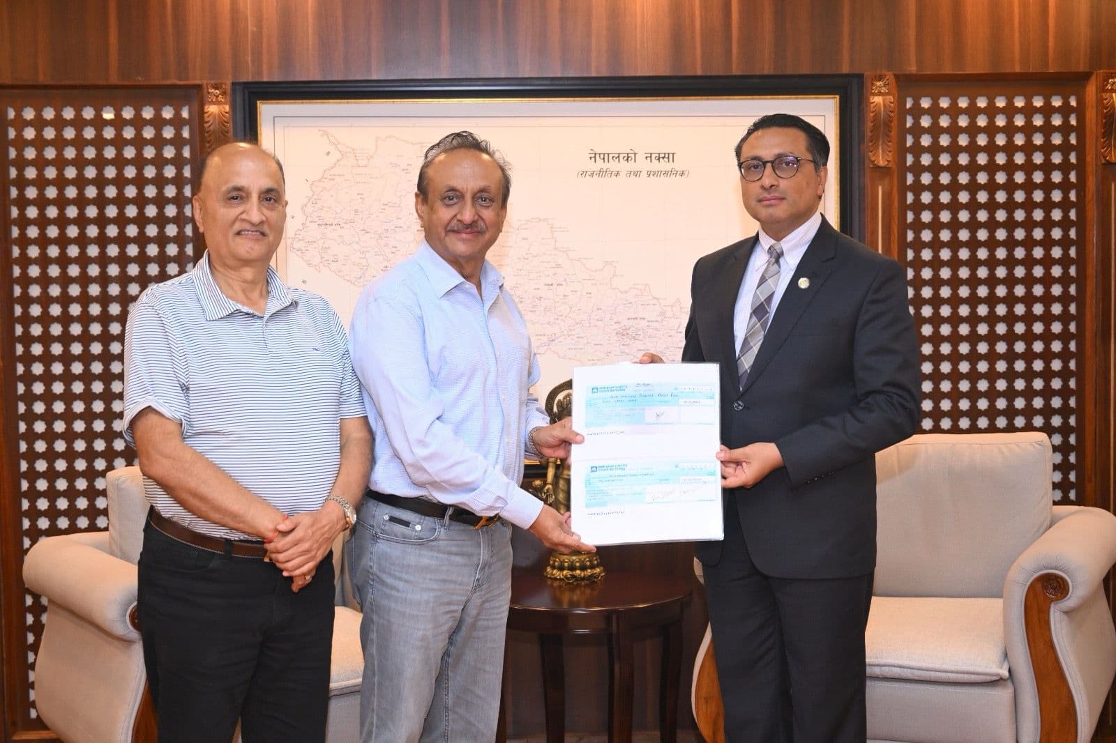रिद्धि सिद्धि र सौर्य सिमेन्टद्वारा बाढीपीडितका लागि १ करोड १ लाख सहयोग