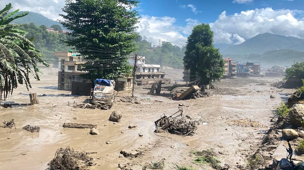 त्रिशूली बाढी: सुरक्षाकर्मीले यसरी जोगाए ९२३ कैदीबन्दी