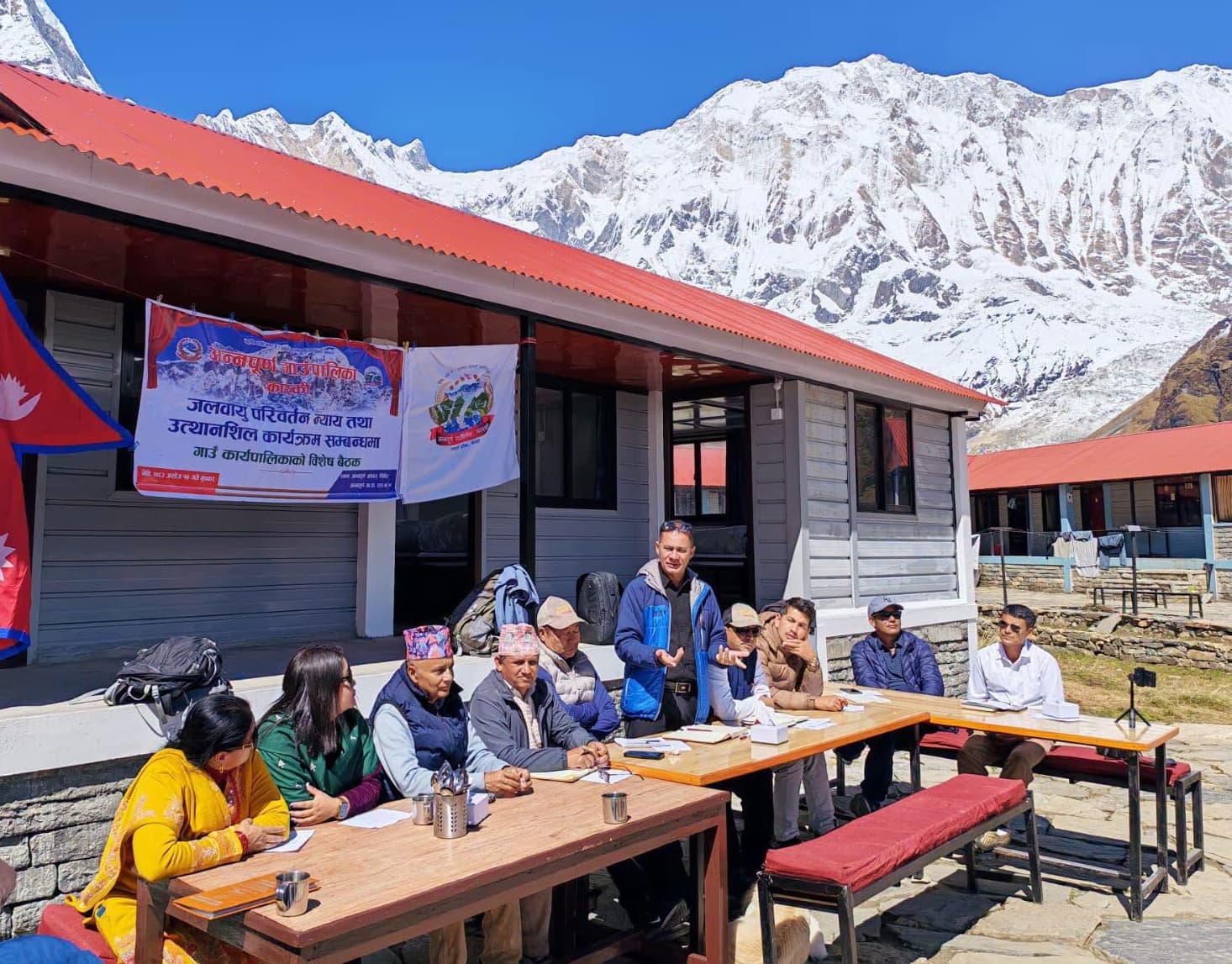 अन्नपूर्ण आधार शिविरमा कार्यपालिकाको बैठक !