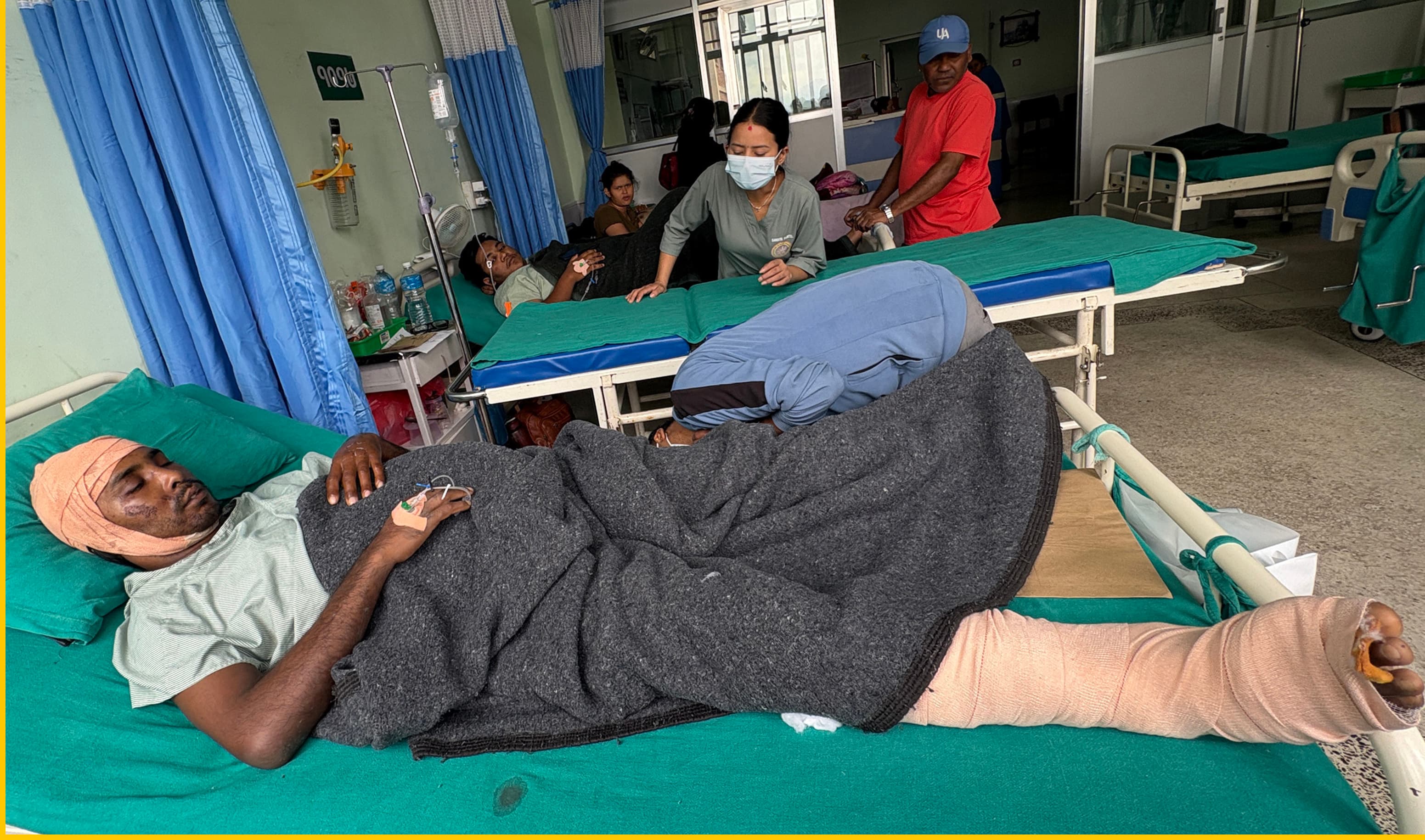 अस्पतालको शय्यामा छटपटाइरहेकाहरू