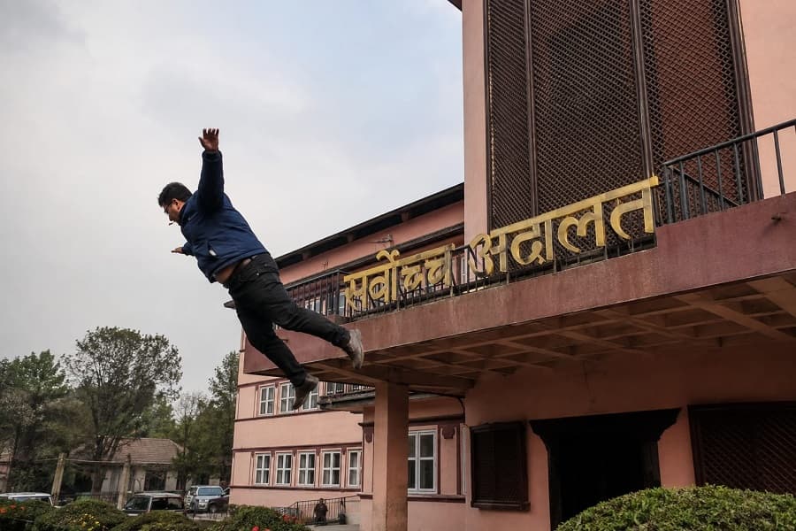ठगी मुद्दामा फैसला आएपछि सर्वोच्च परिसरमै अधिवक्ताको आत्महत्या प्रयास