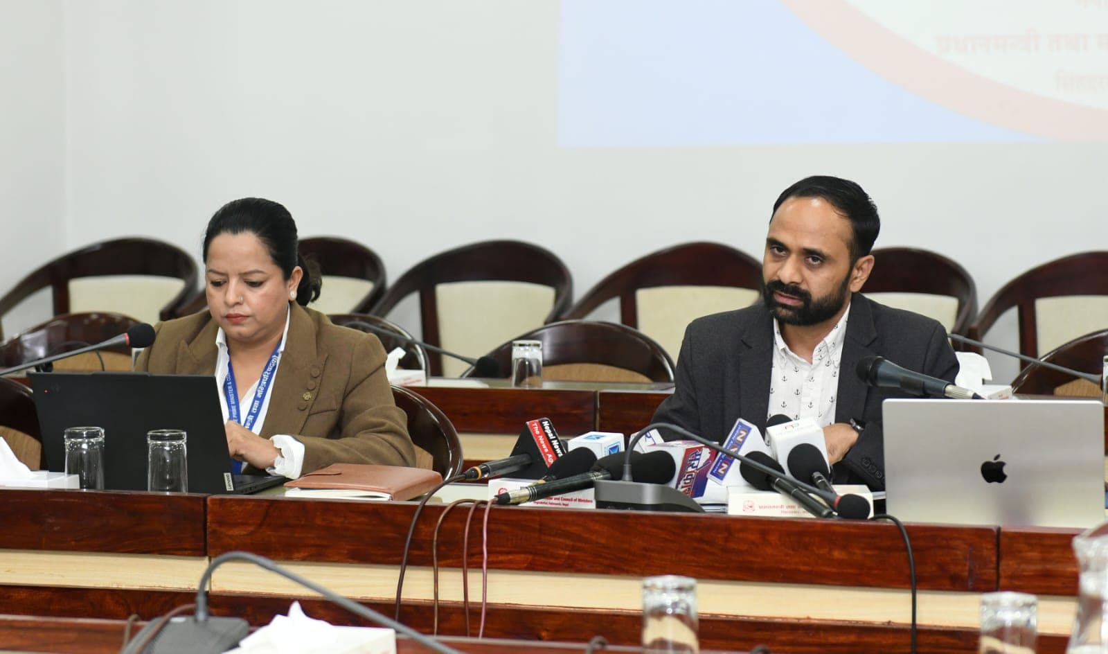 नीति अनुसन्धान प्रतिष्ठानका ८ प्रतिवेदन समीक्षामा