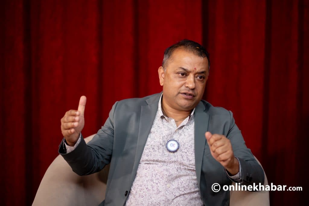 दसैँको खुसी दुःखमा परेकासँग बाँडौं : गगन थापा
