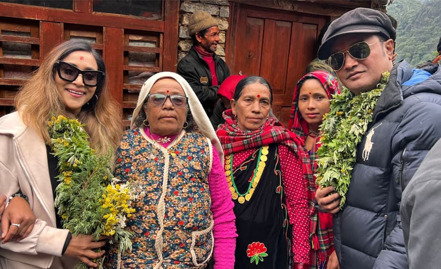 निरुता र उत्तमले म्याग्दीको गुर्जामा टुंग्याए ‘सारथी’ छायांकन