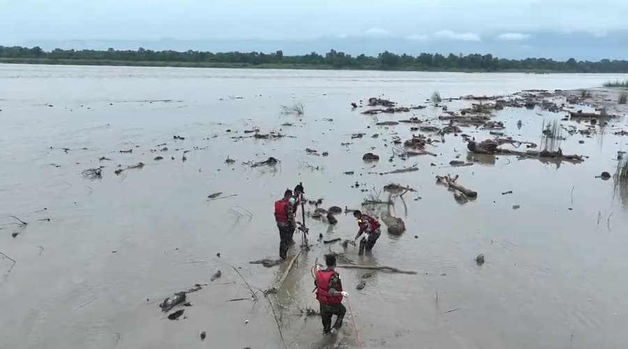 चितवन राष्ट्रिय निकुञ्ज क्षेत्रको नारायणी नदीबाट मात्रै ७२ शव सेनाले निकाल्यो