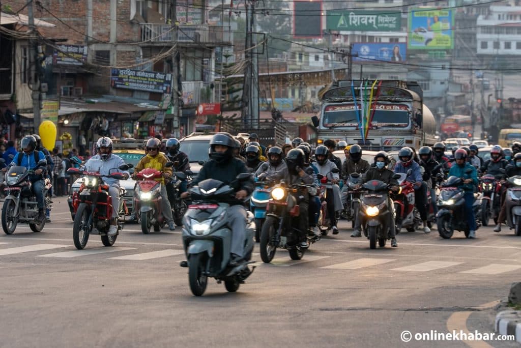 काठमाडौं उपत्यकाका सडकमा बढ्न थाल्यो सवारी चाप