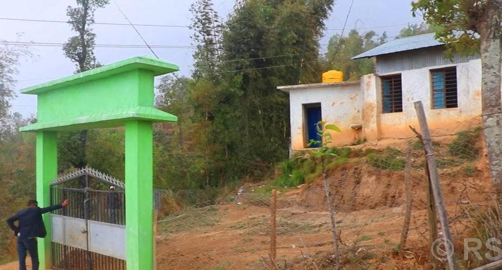 हतुवागढीका सबै सामुदायिक विद्यालयमा घेराबारा