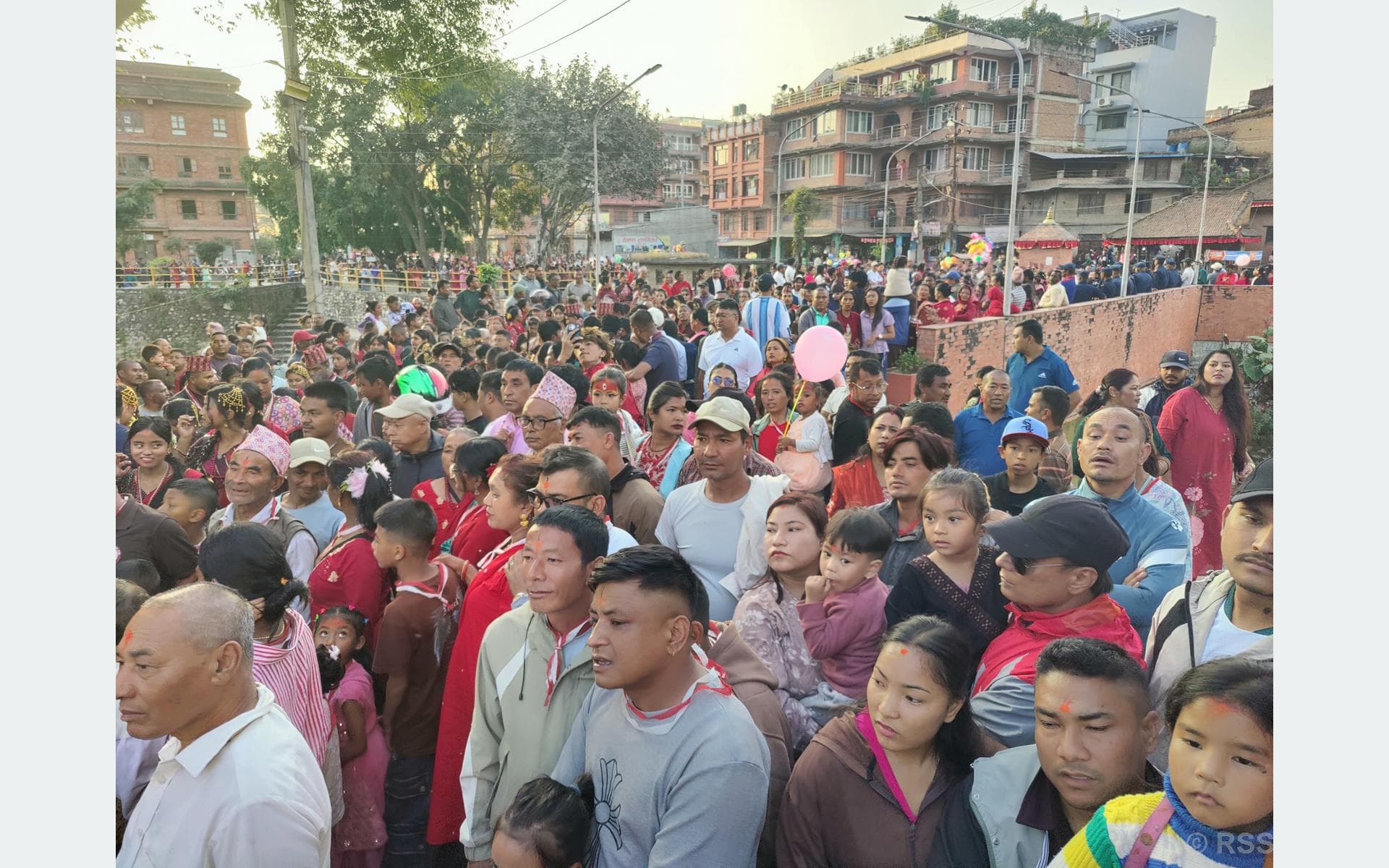 भक्तपुरको ब्रह्मायणी जात्रामा रातिदेखि नै दर्शनार्थीको भीड