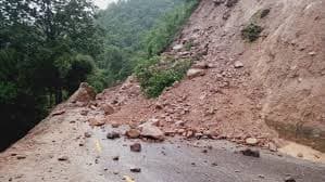 अविरल वर्षाले पाँच राजमार्ग पूर्ण रूपमा अवरुद्ध, १३ स्थानमा सडक यातायात प्रभावित