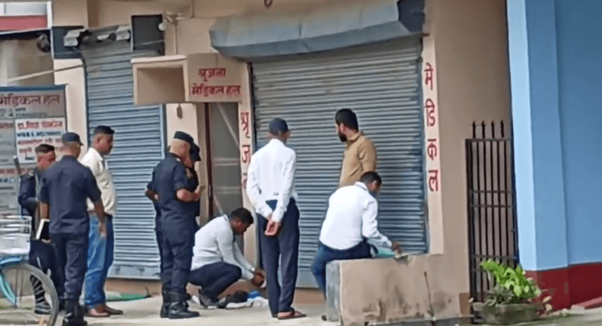 झापामा ४ वटा औषधि पसल सिल