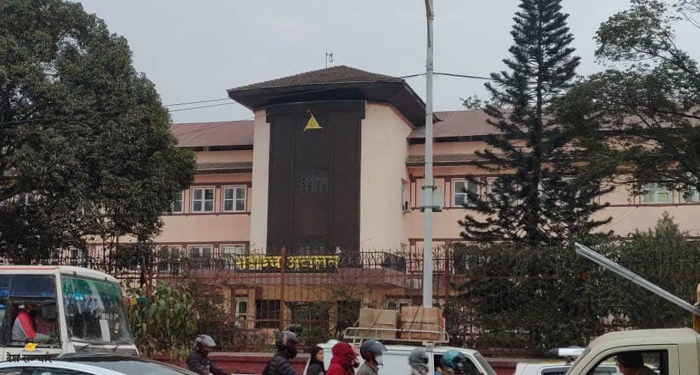 न्यायाधीश तथा पूर्वन्यायाधीशहरूको सम्पत्ति विवरण यथास्थितिमा राख्न र छानबिन नगर्न सर्वोच्चको अन्तरिम आदेश