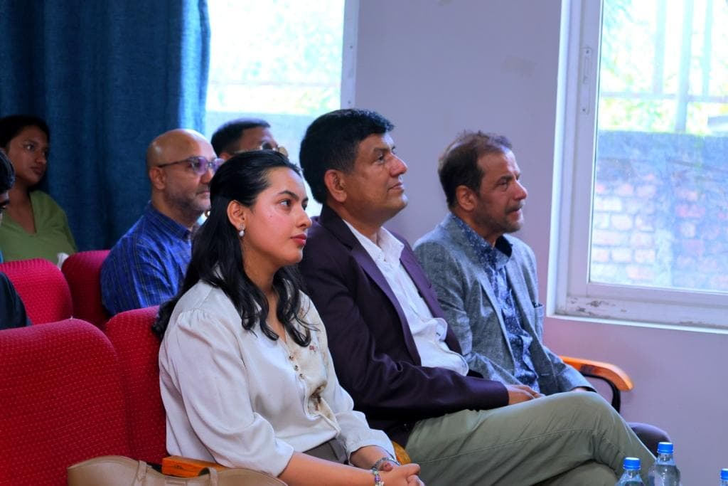 स्नायुरोग विशेषज्ञ डा. पन्तले विद्यार्थीमाझ गरे ध्यान र खुसीको सम्बन्धबारे चर्चा