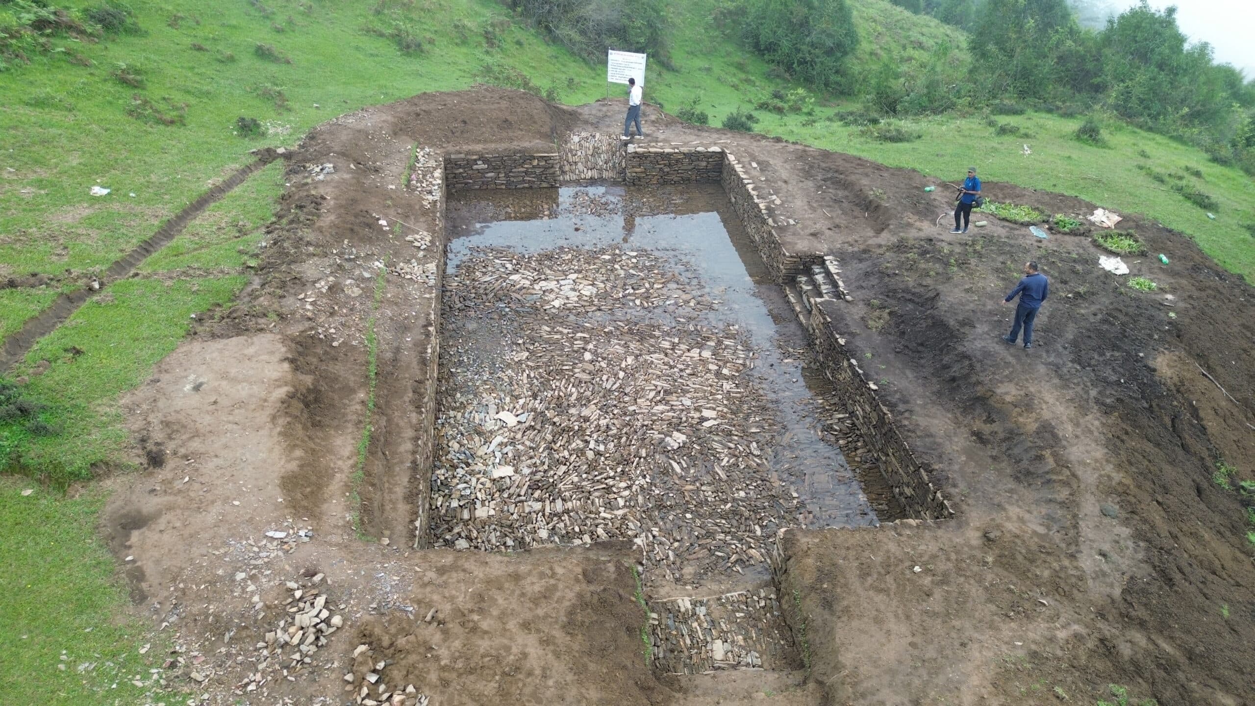 वन्यजन्तु संरक्षणका लागि भोजपुरको सामुदायिक वनमा पोखरी निर्माण