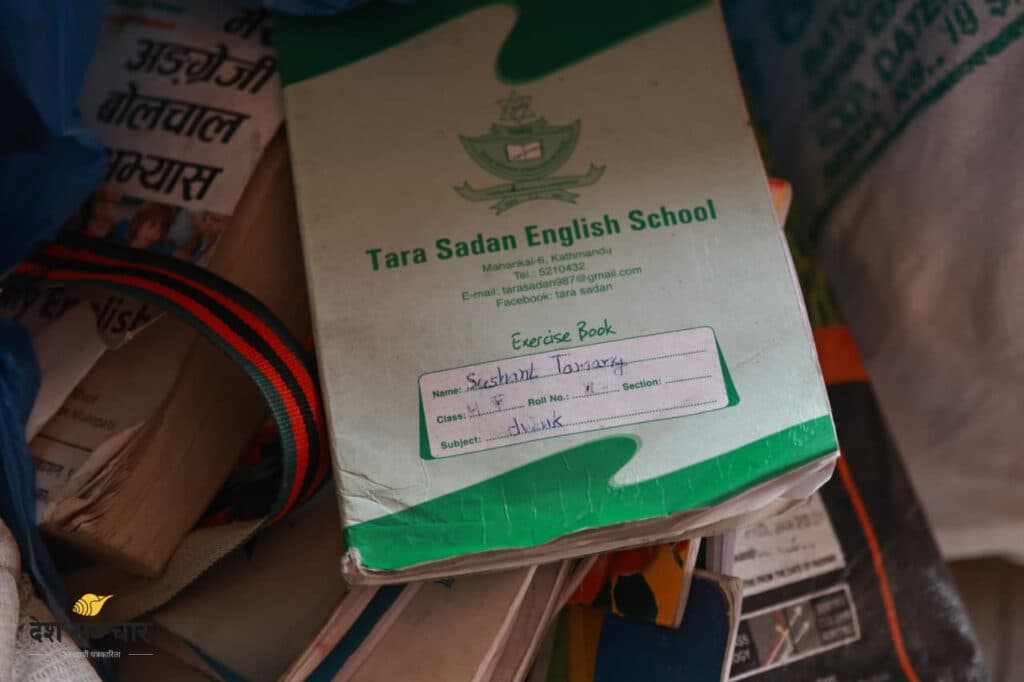 बालेन सरकारले साढे दुई महिनादेखि दशरथ रंगशालामा अलपत्र पारिदियो सुकुम्बासीका सामान (तस्बिरहरू)