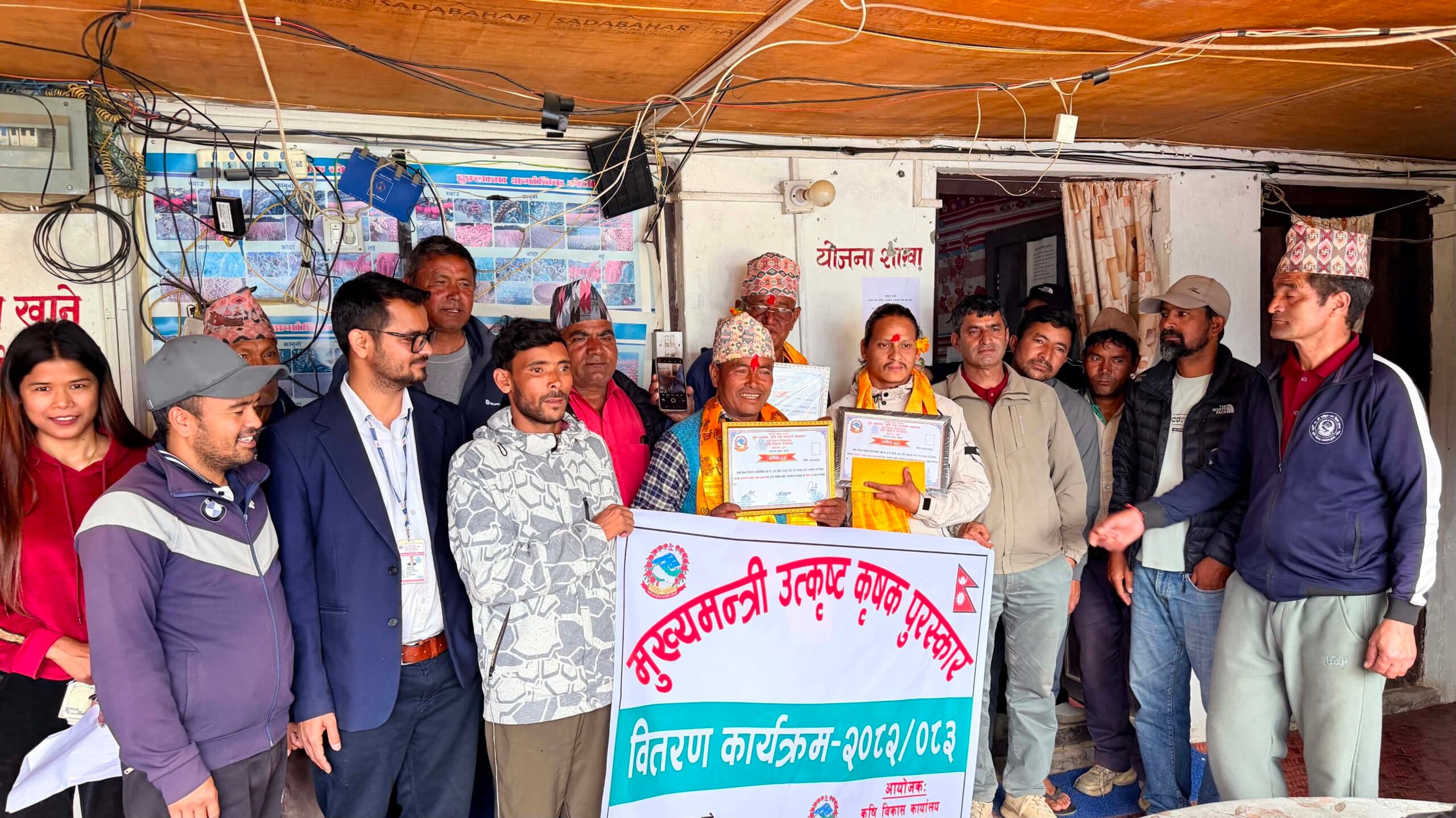 हुम्लाका तीन जना किसान पुरस्कृत