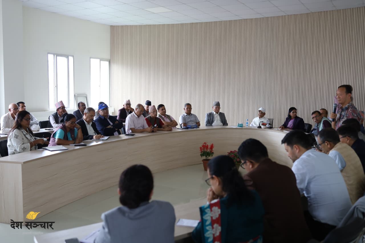 अध्यक्ष ओलीलगायत नेताहरूले सांसदहरूसँग अन्तरक्रिया गर्दै (तस्बिरसहित)