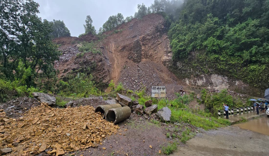 वर्षाले करिडोरको पहिरो पन्छाउन समस्या