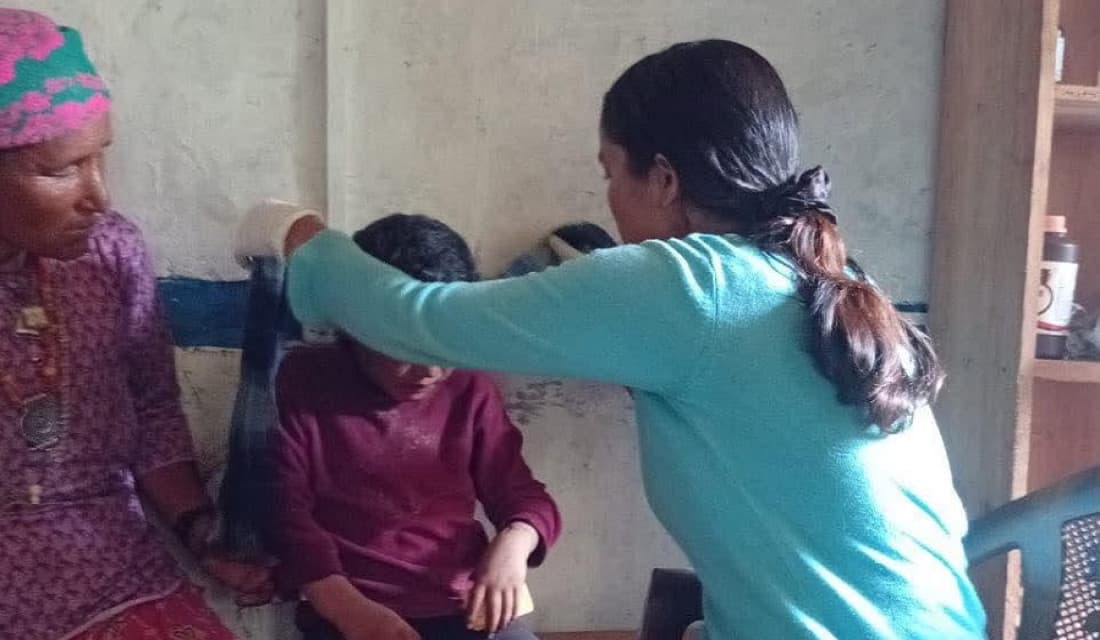 मासपुरमा उपचारका लागि एक दिनको पैदल यात्रा
