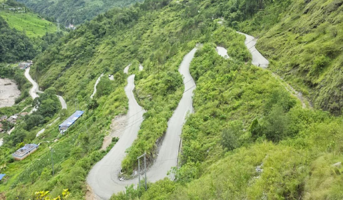 जलविद्युत् आयोजनाको सहयोगमा गाउँपालिका केन्द्र जोड्ने सडक स्तरोन्नति सुरु