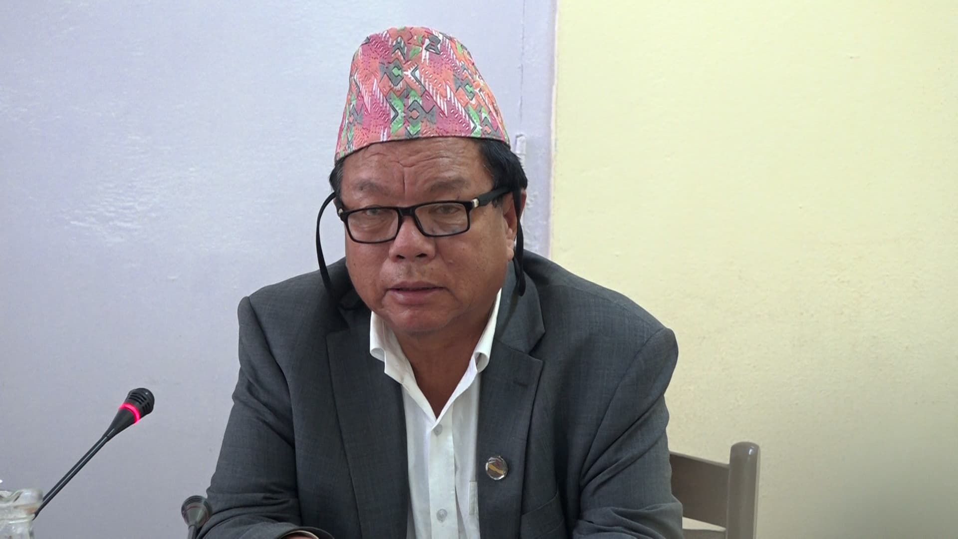 एक वर्षसम्म कुनै पनि मिडियालाई अन्तरवार्ता नदिने महावीर पुनको घोषणा