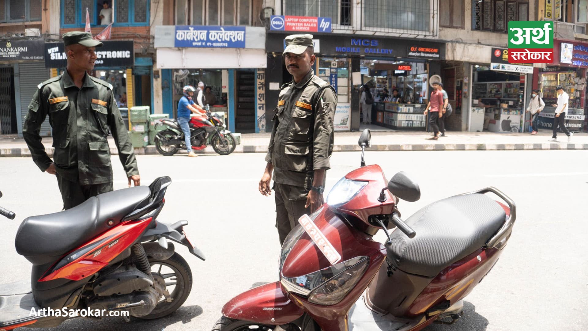 ड्युटीमा फर्किए महानगर प्रहरी, हटाउन थाले जथाभावी पार्किङ गरिएका गाडीहरु… (तस्वीरहरु)