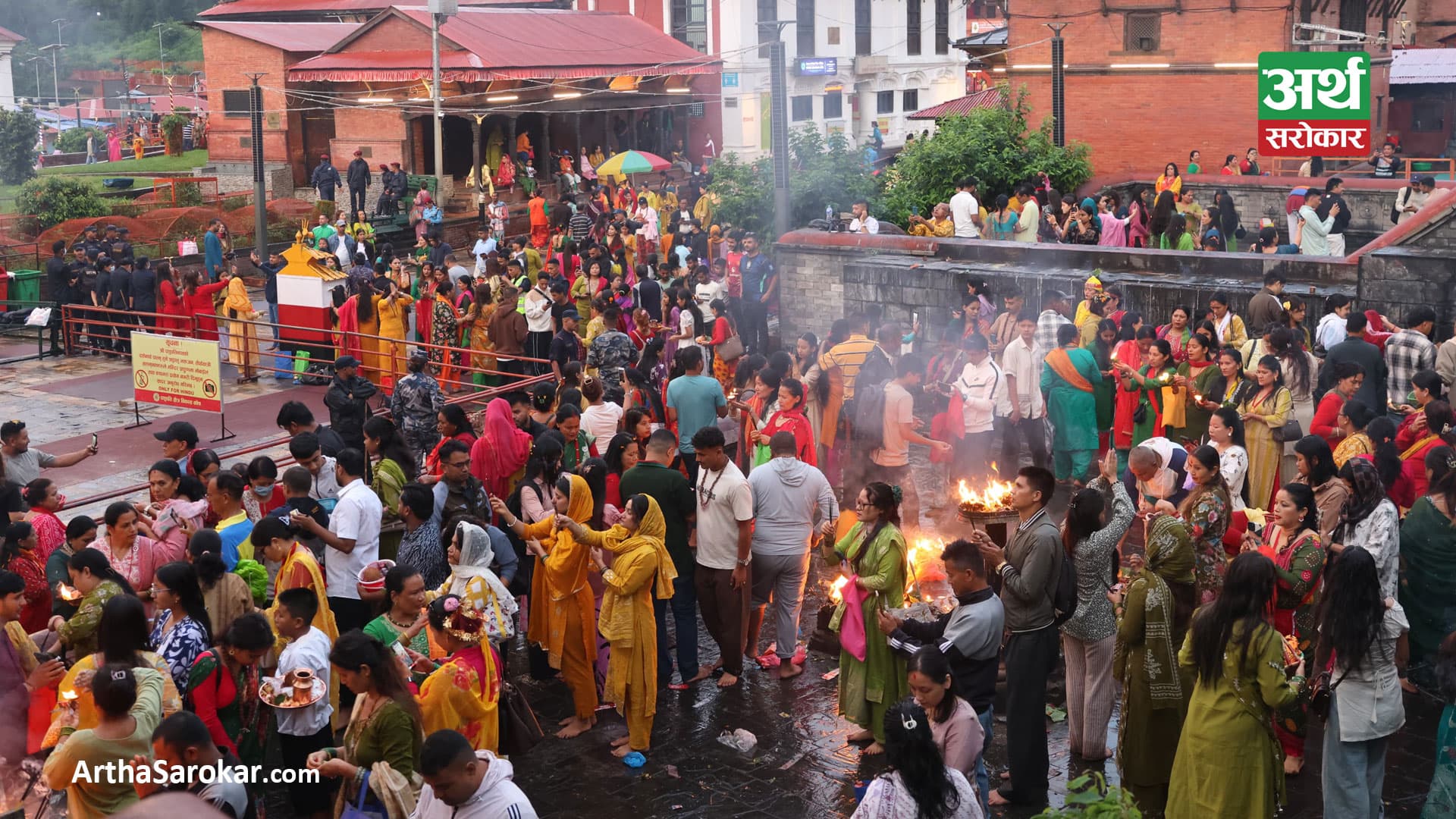 साउनको पहिलो सोमबारः पशुपतिमा श्रद्धालुको बिहानैदेखि भीड… (तस्वीरहरु)