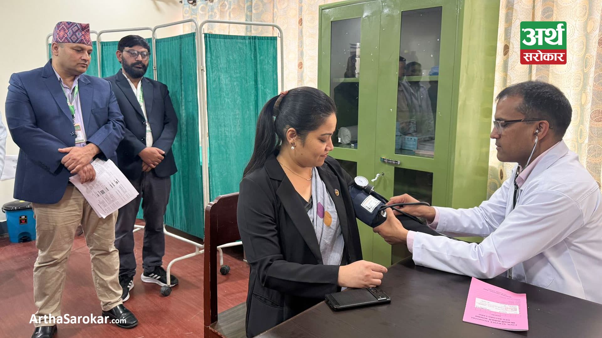 सिंहदरबारबाटै सुरु भयो सरकारी कर्मचारीको उपचार !
