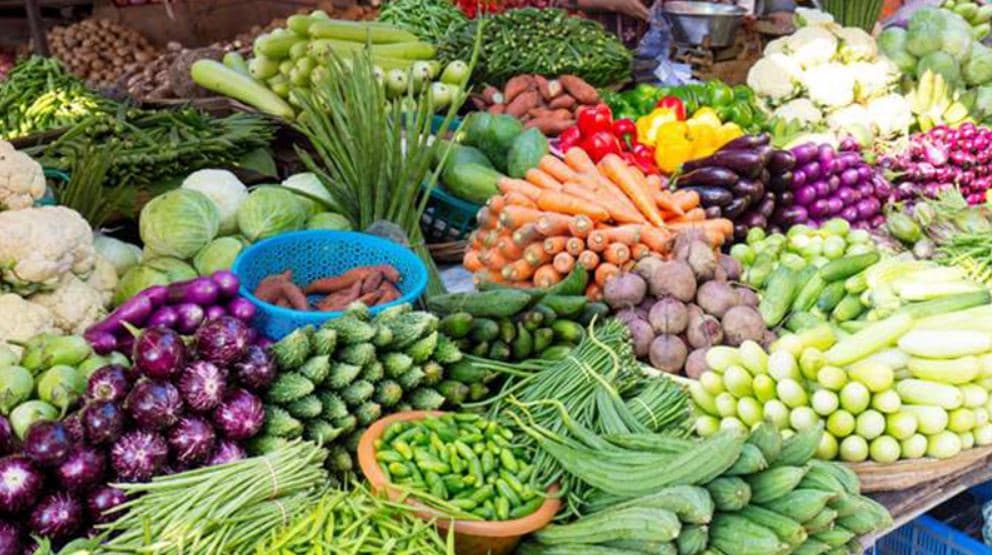 काउली प्रतिकिलो ४०, करेला २०, कुरीलो २५०, कागती १२० काँक्रो ६० र केरा दर्जनको २०० रुपैयाँ पर्ने, अन्य तरकारी र फलफूललाई कति ?