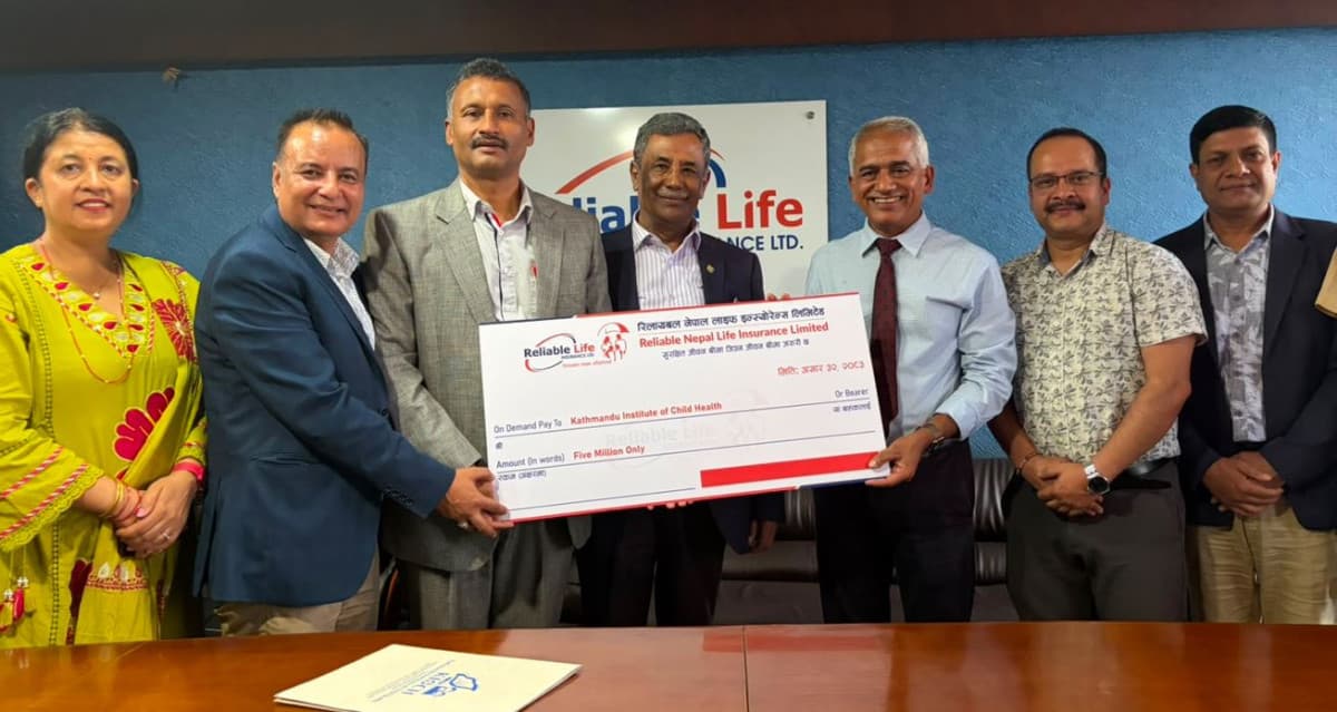 रिलायबल नेपाल लाइफ इन्स्योरेन्सद्वारा काठमाडौँ इन्स्टिच्युट अफ चाइल्ड हेल्थलाई ५० लाख सहयोग