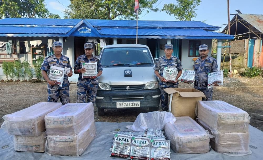 झापामा हुक्कामा प्रयोग हुने फ्लेवरसहित भारतीय नम्बर प्लेटको गाडी नियन्त्रणमा
