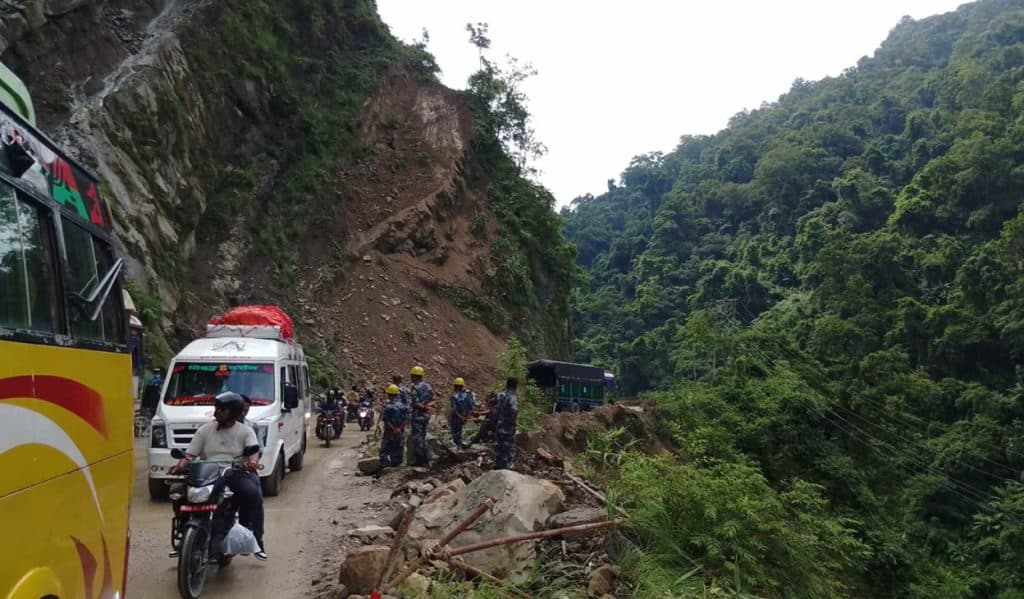 सुक्खा पहिरो पन्छाएपछि सिद्धार्थ राजमार्ग सञ्चालनमा