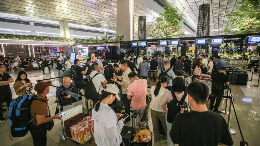 Six airports in Indonesia suspend operations after volcanic eruption