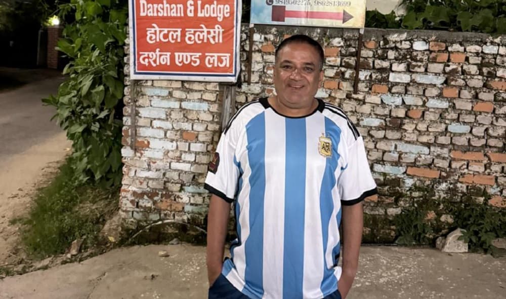 अर्जेन्टिनाका समर्थक डा. दिपेश: फुटबल खेलेर चोट लाग्दा ३ महिना आराम गर्नुपर्यो