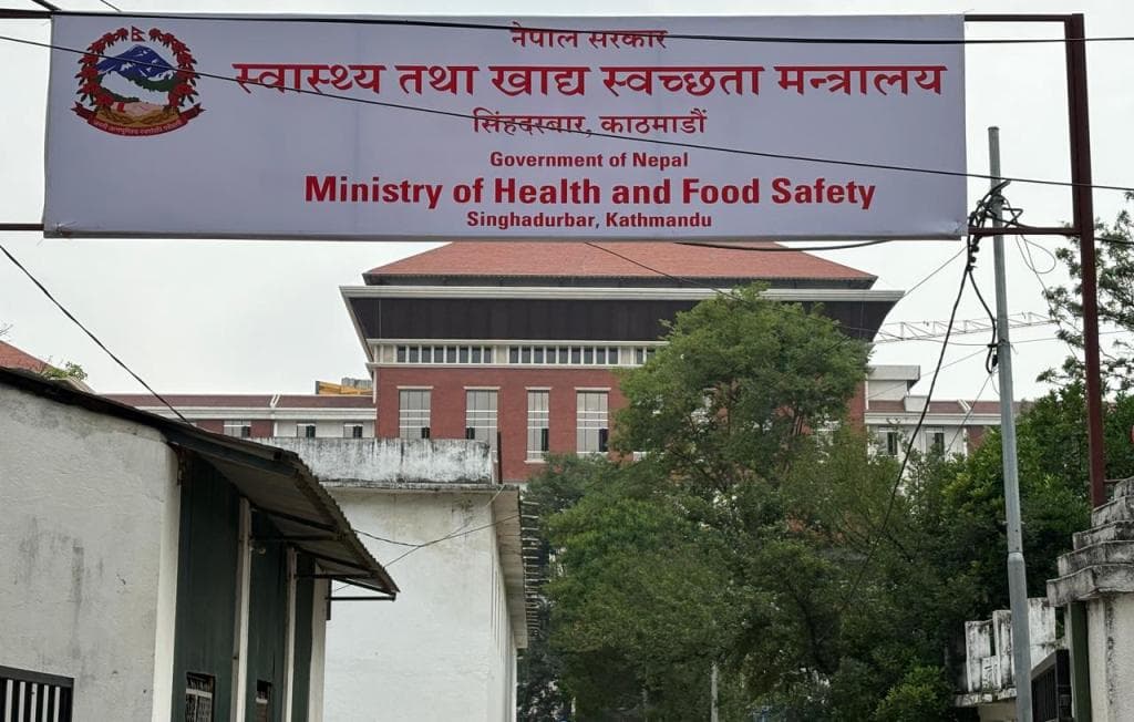 स्वास्थ्य तथा खाद्य स्वच्छता मन्त्रालयको प्रस्तावित संगठन संरचनाको प्रारम्भिक ड्राफ्ट : १२ औं तहका अतिरिक्त सचिव ‘आउट’