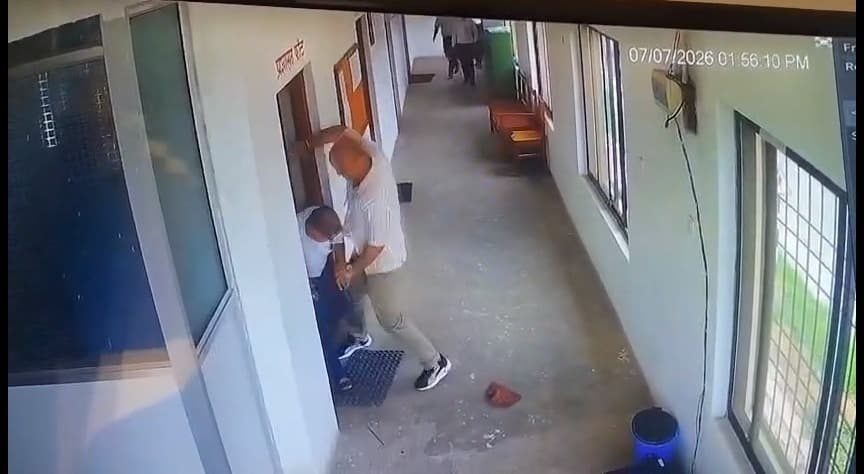 टीकापुर अस्पतालका ल्याब इन्चार्जमाथि कुटपिट गर्ने फिजियोथेरापिस्ट पक्राउ, के थियो घटना?