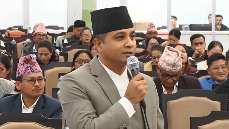 सरकारको आलोचना गर्दा मलाई निरन्तर फेसबुक र फोनमार्फत गोली हान्ने धम्की आइरहेको छ- ऐन महर