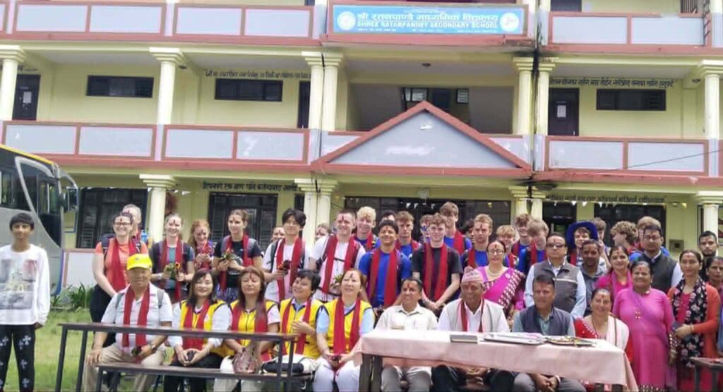 बेलायती विद्यार्थीले बनाइदिए टंकी