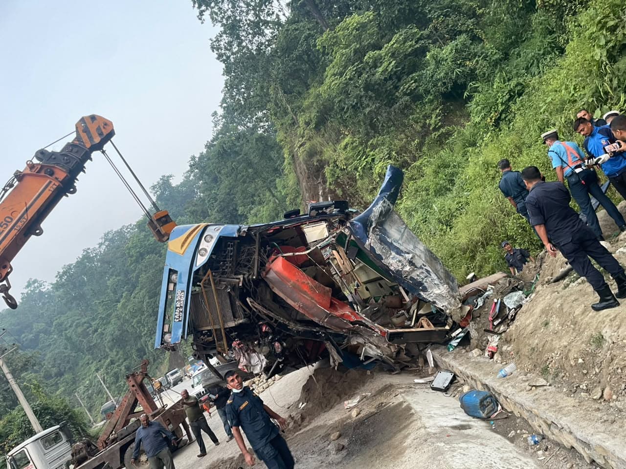 बस दुर्घटनामा ६ जनाको मृत्यु