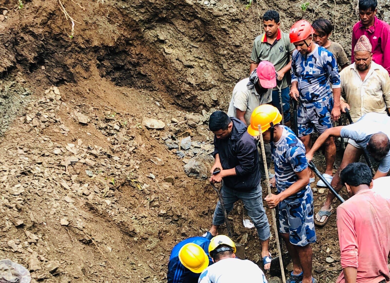 घरको जग खन्दा पुरिएर २ जनाको मृत्यु