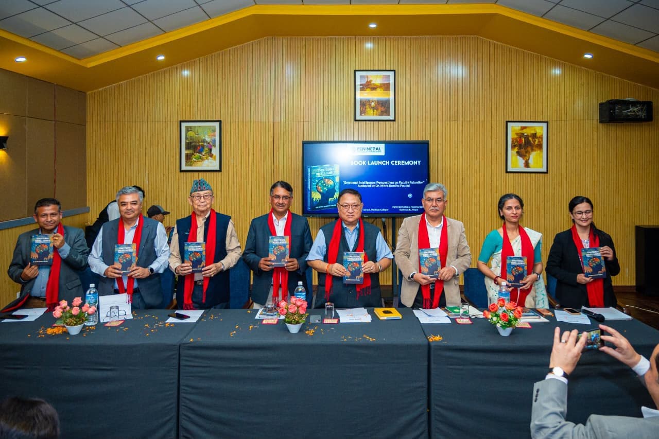 डा. मित्रबन्धु पौडेलको पुस्तक लोकार्पण